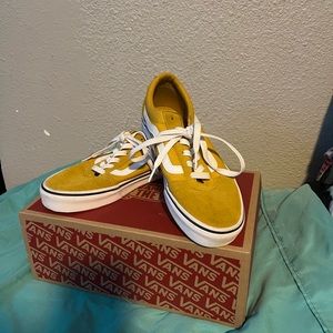 NWOT Vans Classic Women’s Size 7.5 with box